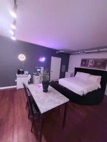 Cozy Luxe Studio Downtown Memphis - Image 5