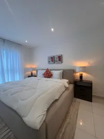Luxurious 1Bedroom Entire Loxwood Apartment-W/Pool - Image 3