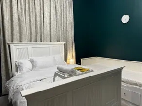 Pretty room|Sleeps 3|Free parking - Image 4