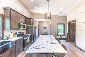Diamond in the Bluff / HOT TUB / Sleeps 6 - Image 5
