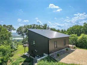 Diamond in the Bluff / HOT TUB / Sleeps 6 - Image 2