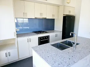 MoDERN Townhouse. Parkland OASIS. Steps to SHOPS! - Image 4