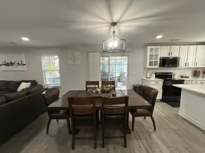 Spacious- 5 beds | 10 guests | Office | Small Gym - Image 4