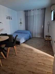 Air-conditioned two-room apartment + swimming pool and tennis - Image 4