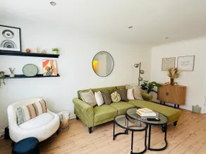 NEW refurbished Luxurious home with great transport links - Image 2