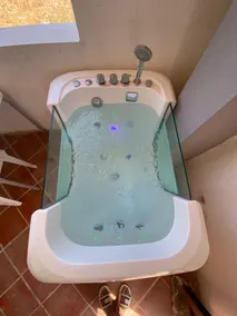 villa with pool - Image 3