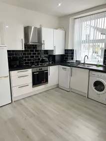Welsh Getaway Apartment - Town Centre - Image 2