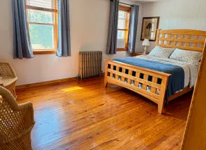 Cozy 2nd floor apartment - Image 5