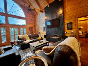 Secluded Nashville Luxury Lodge - Image 1