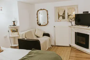 Republicii Rustic Apartament in Brașov City Center - Image 3