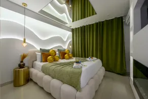 The Dolce Vita / Jacuzzi - Image 4