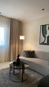 Lovely 5-bedroom apartment with two hotel-style bedrooms and a living room - Image 3