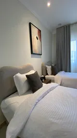Lovely 5-bedroom apartment with two hotel-style bedrooms and a living room - Image 4