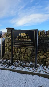 Luxury Log Cabin with Hot Tub & Scenic Views in Oakenshaw - Image 2