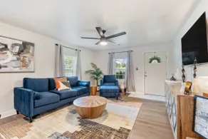 Modern 3/2 Near Downtown - Image 5