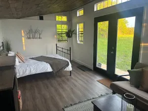 Capella Cabin at Barking Goat Farms - Image 5