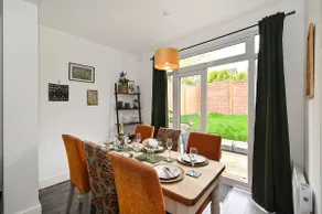 Stunning Victorian Home, Garden with Free Parking - Image 3