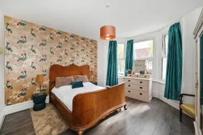 Stunning Victorian Home, Garden with Free Parking - Image 2