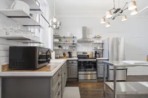 Cozy 2BR Loft in Downtown Charleston, IL - Image 2