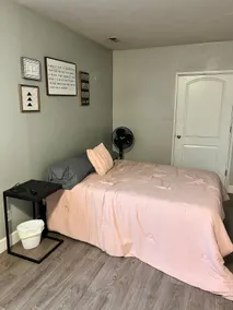 Cute, cozy, upstairs unit! - Image 4