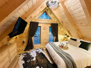 NEW- Peak Forest Log Cabin in the Woods - Image 4