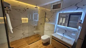 Riverside Private Pool&Halal Suite - Image 1