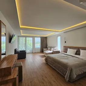 Riverside Private Pool&Halal Suite - Image 2