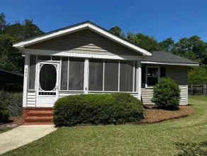 Adorable home in downtown Perry! - Image 3
