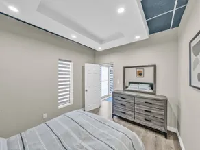 Modern 2-Bdr Retreat in Windsor| Stylish Comfort - Image 2