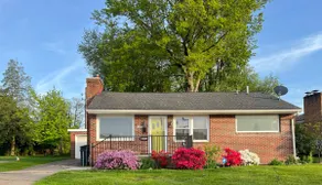 NEW Lakeside Cottage with nearby beach! - Image 2