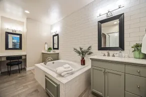 Woodward Park 4BR | 100” TV, Soaking Tub, Sleeps 8 - Image 4