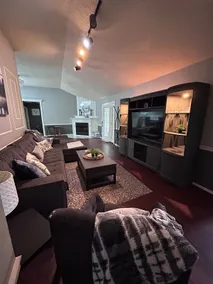 Spacious 5 Bedroom River Home in Hardy - Image 5