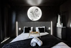 Luxury Suite & Spa • View of the Tour de l'Europe • Center - Image 3