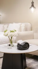 302 D, a hotel-style apartment in a prime location - Image 4