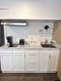 Modern Compact Studio Apartment | Kitchenette & Ensuite Bathroom - Image 2