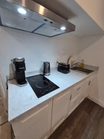 Modern Compact Studio Apartment | Kitchenette & Ensuite Bathroom - Image 4