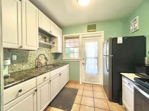 Coastal Cottage 233 | Walk to Beach • King Bed - Image 4