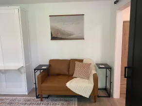 Cozy Studio Apartment - Image 4