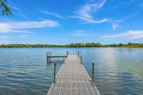 Kingfisher Cove: Lakefront home with sunrise views - Image 3