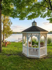 Kingfisher Cove: Lakefront home with sunrise views - Image 2