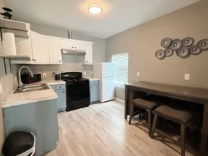 Small Studio Cove Duplex. - Image 5