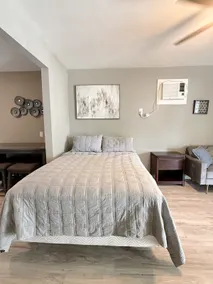 Small Studio Cove Duplex. - Image 3