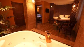 1+1 Suite with Jacuzzi and Built-in Bed - Image 5