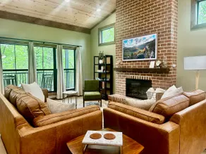 Coop Cabin! Hot tub+ hiking trail- view+ creek - Image 3