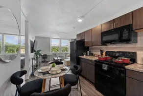 Luxury Studio ~ In The Heart of Cincinnati - Image 2