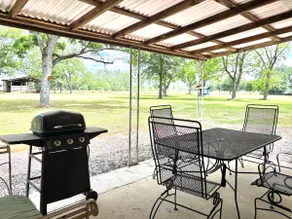 Country Living in the Heart of it All! - Image 5