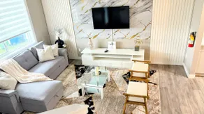 Cozyhub YYC /3BR 10 guest/Central location with AC - Image 2
