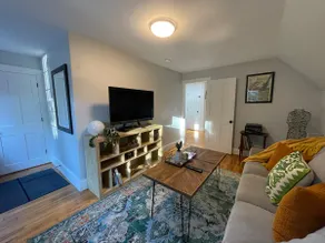 Cozy Historic Suite w/ Private Entrance + Deck - Image 5