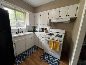 Modern Hilltop 2BR•Walkable to UALR - Image 3