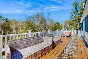 4BR house, hot tub, wrap around deck & fireplaces - Image 3